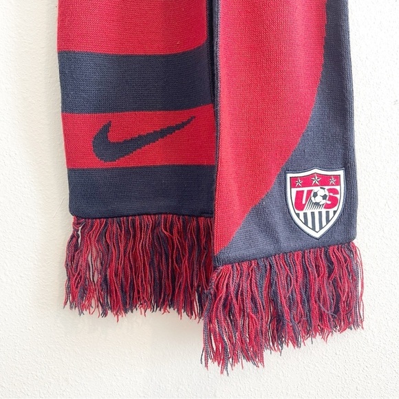 Nike Unisex Scarf Rectangle USA Soccer USMNT Acrylic Tassels Blue Red Reversible - Picture 2 of 9